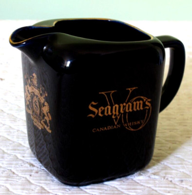 RARE OLD ENGLISH PUB BAR LIQUOR PITCHER/POUR MUG SEAGRAM'S VO CANADIAN WHISKEY