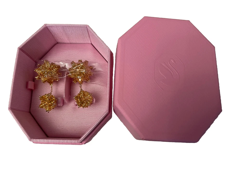 Pendientes colgantes Swarovski Curiosa corte geométrico chapado en oro #5600499 nuevos $900 Foto 4 de 4