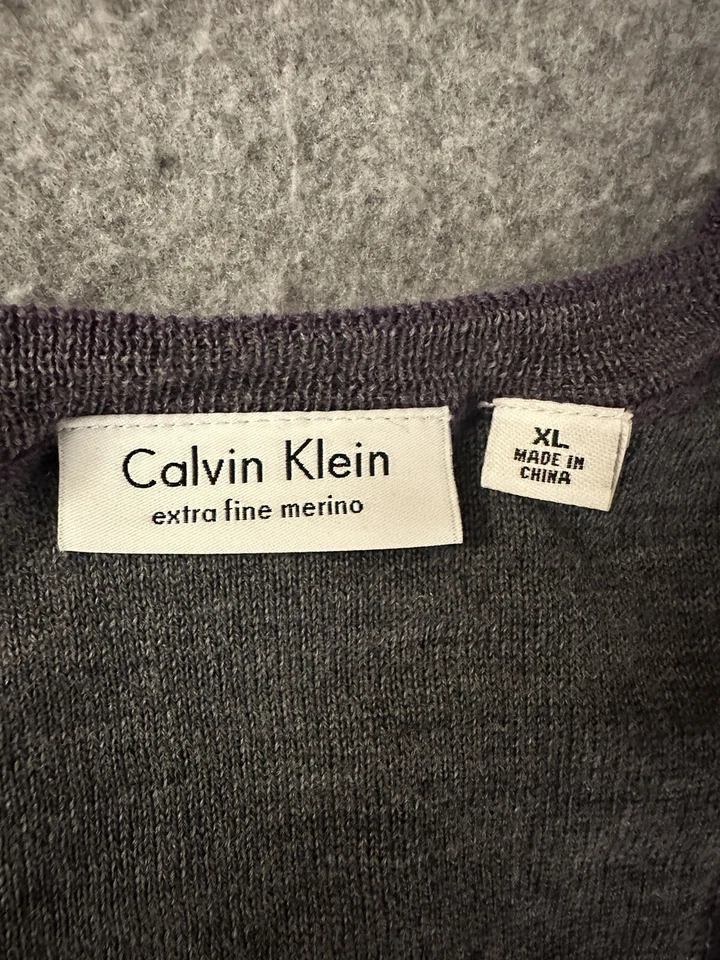 Мужской свитер Calvin Klein XL фиолетовый с V-образным вырезом экстра тонкий шерстяной пуловер б/у - Изображение 2 из 4