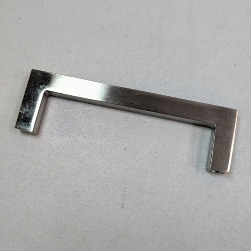 Top Knobs M1161 Square Bar Pull 3 3/4" (c-c) - Brushed Satin Nickel | New Sealed - Picture 3 of 4