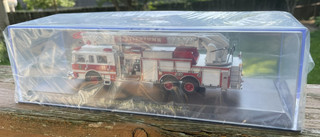 CODICE 3 Allentown Pierce scala montaggio posteriore #11 motore camion dei pompieri pressofuso 1/64