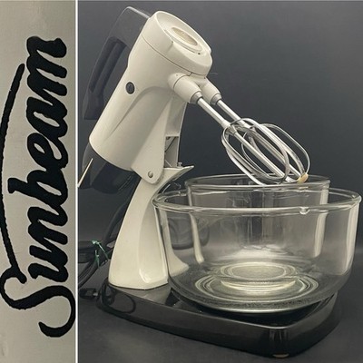 Sunbeam Mixmaster White Model 12 Stand Mixer w/Glasbake Bowls 1957-1967 USA