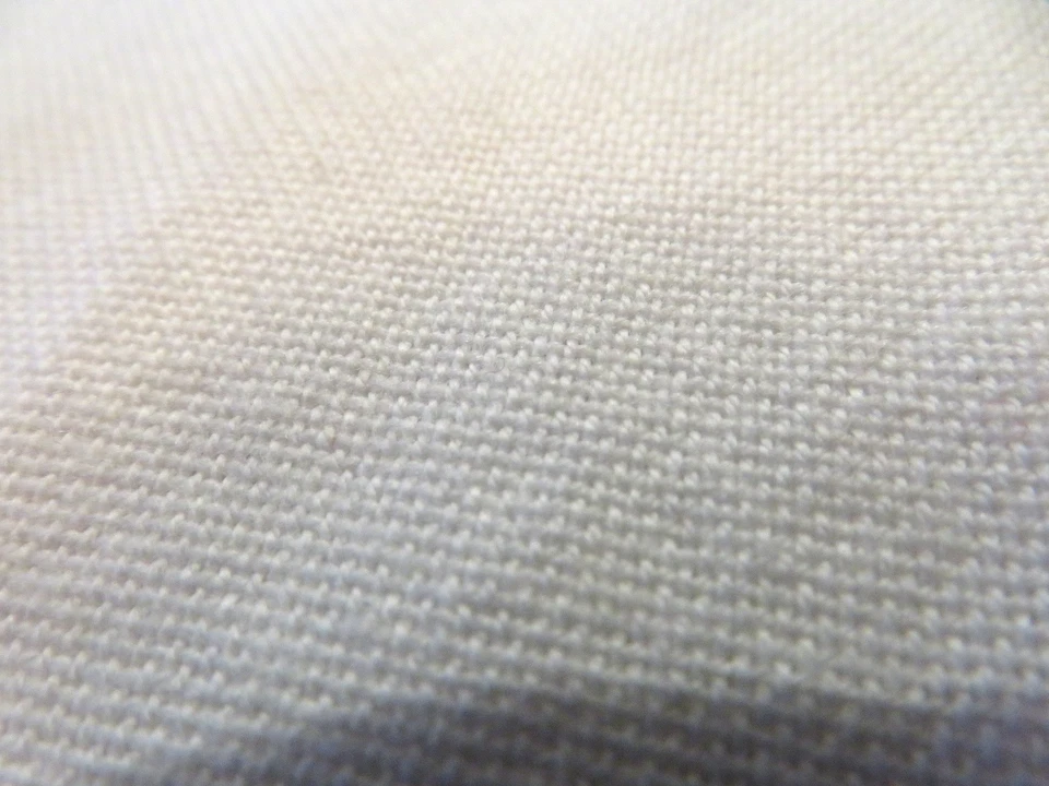 New Crate & Barrel White Cotton Tablecloth Nappe Mantel 100 x 144 Made Portugal - Image 4 of 4