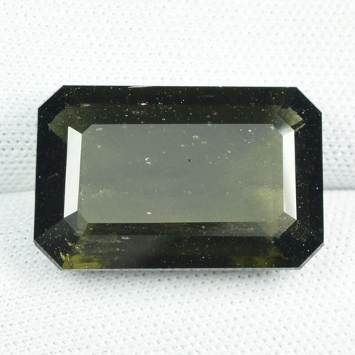 14.25 ct ULTR RARE OLIVE GREEN NATURAL TEKTITE / MOLDAVITE Octagon See Vdo - 第 1/2 張圖片