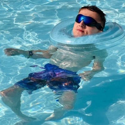 AbleSwim Aufblasbarer Nackenring Behinderung Schwimmhilfe für 8-14 Jahre - 28-33 cm Hals