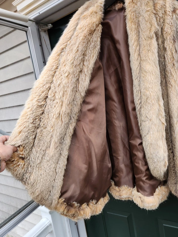 3/4 Length Eurasian Canadian Lynx Coat, Jacket Size Plus 2-3XL - Not Endangered - Image 4 of 4