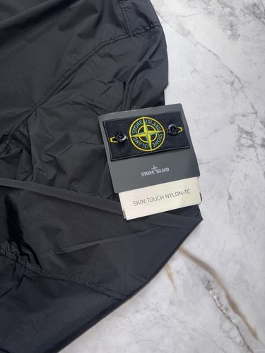 Giacca a vento Stone Island Skin Touch Light | Nera | Taglia XL | NUOVISSIMA - Foto 4 di 9