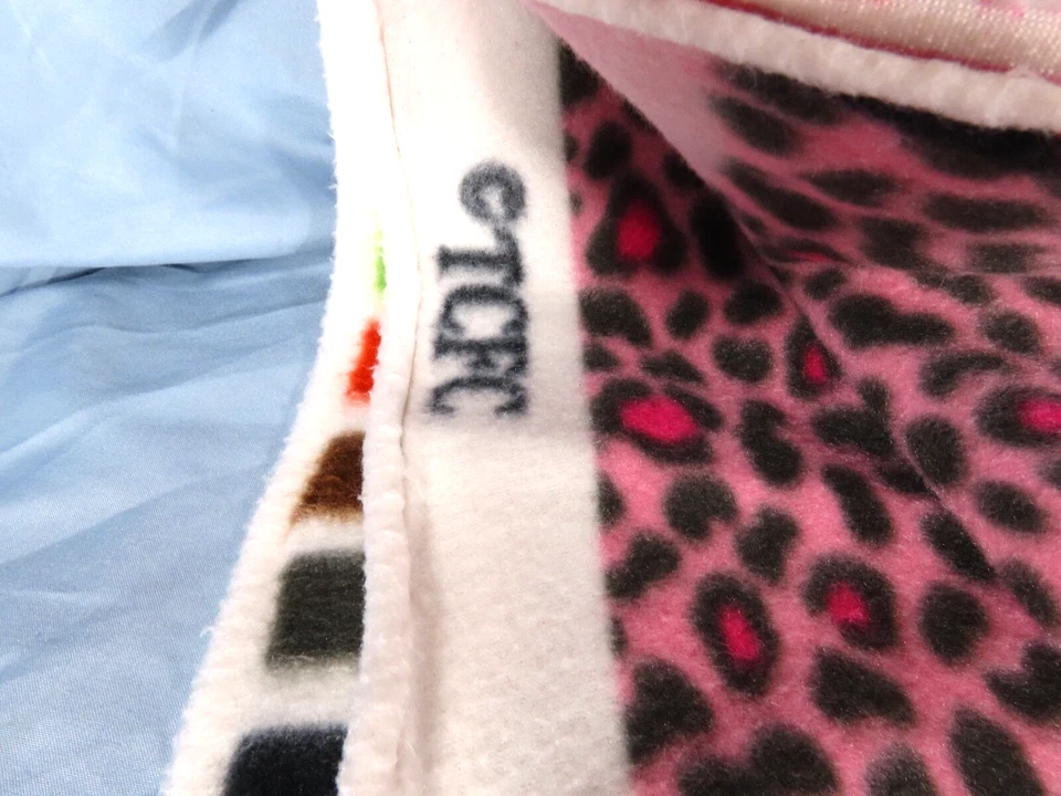 Boneca Shortcake Morango TCFC Vintage IMPRESSÃO DE LEOPARDO ROSA Tecido de Lã Artesanato 48x65" - Imagem 3 de 4