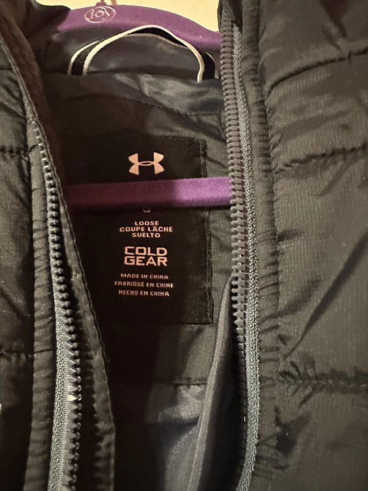 Chaqueta acolchada Under Armor Cold Gear juvenil grande de invierno en excelente estado Foto 3 de 4