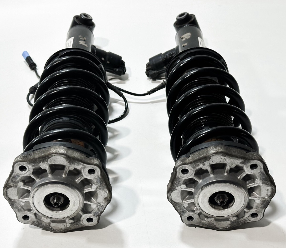 BMW X3 G01 X4 G02 VDC REAR SHOCK ABSORBER AND SPRING 6887152 BMW X3 G01 X4 G02 VDC REAR SHOCK ABSORBER AND SPRING 6887152