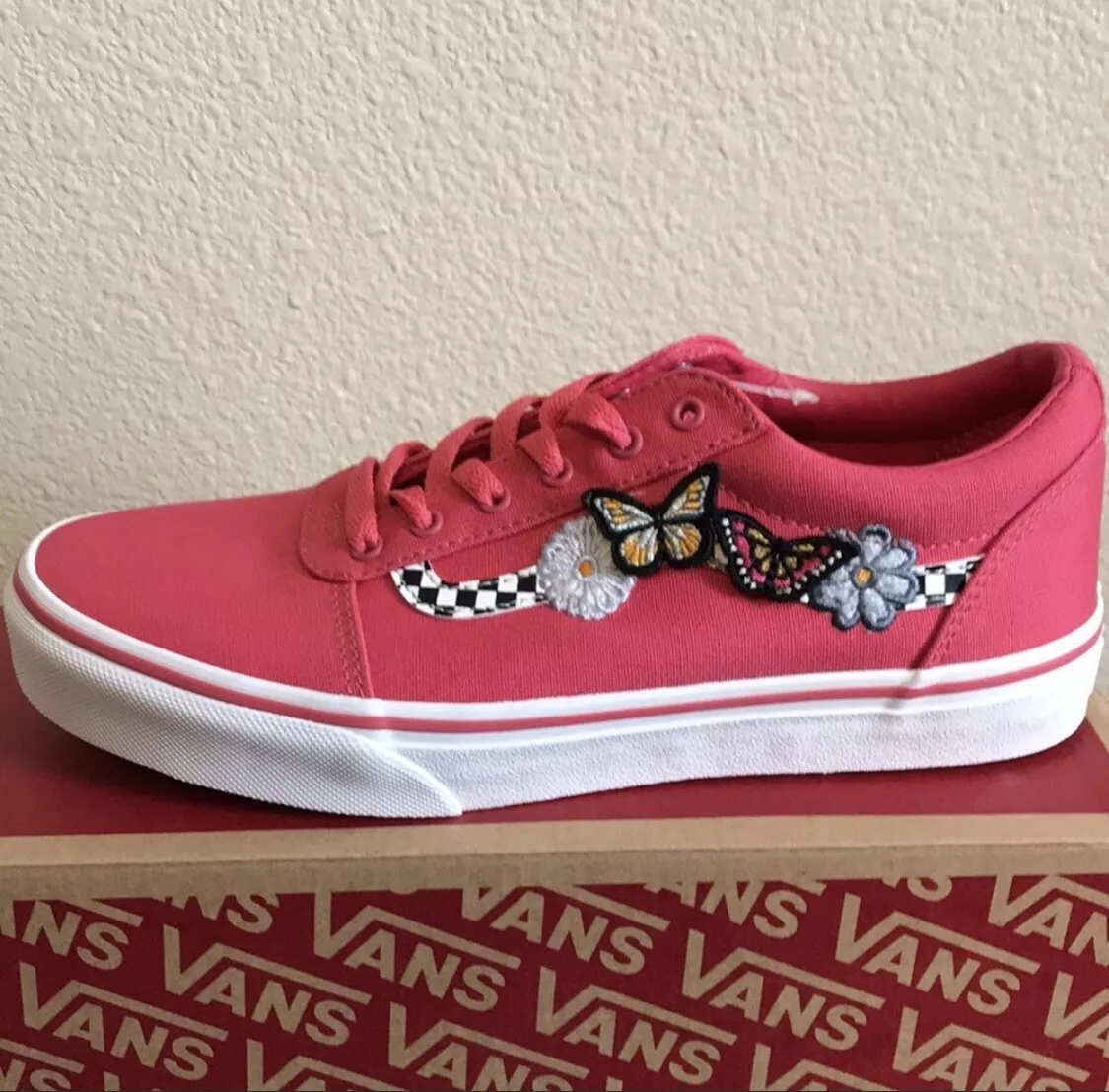 VANS Ward Shoes Girls Size 6 Checkered Stripe Reddish Pink