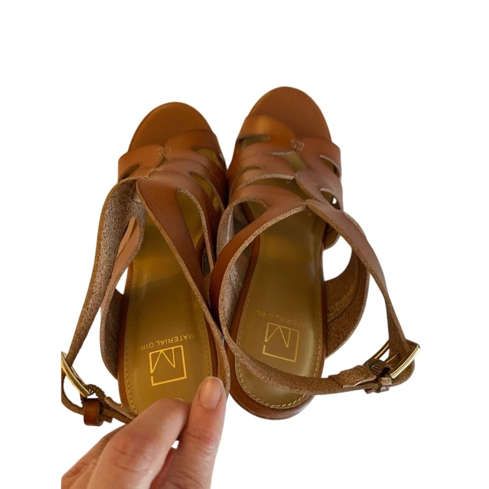 Sandalia de cuña Material Girl para mujer 8 nueva sin etiquetas imitación cuero marrón neutro punta abierta Foto 4 de 4