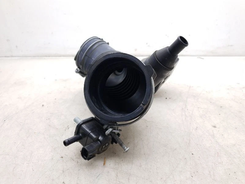 Toyota Camry 2016 2,5 L 4 cilindros filtro de aire tubo resonador montaje Foto 4 de 4