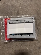 NEW Deako 3-Gang Backplate, Simple Rocker Switch, DS-BS3X-WHNL-UCQ