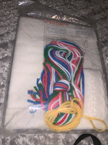 McNeill Candlewicking Stitchery Kit NEW #5165 Heart & Ribbons - Picture 2 of 5
