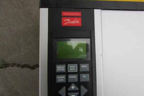 Danfoss 175Z0318 VLT5011 Variable Speed Drive 10HP PT5C54SBR1DLF00A00C0 - Picture 2 of 7