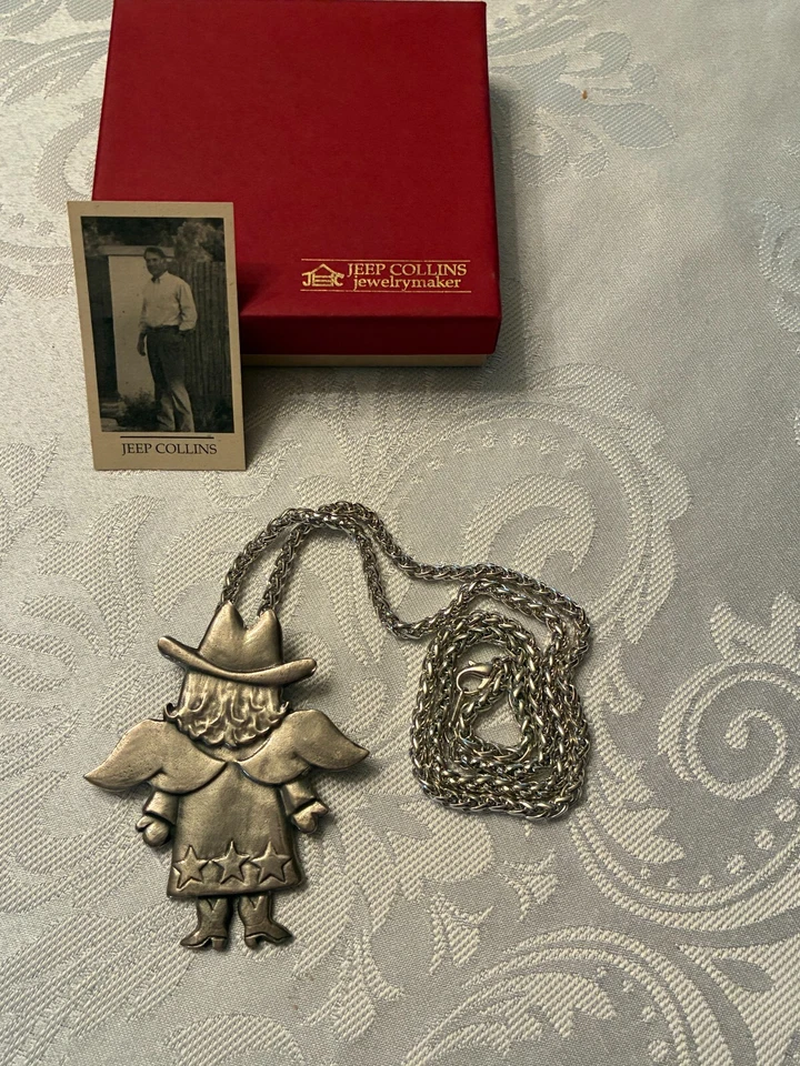Auténtico Jeep Collins Grande Plata Esterlina Ángel Vaquera Colgante con Caja y Certificado de Autenticidad Foto 2 de 4