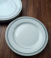 MIKASA Platinum Crown L3428 Salad Plates 8 1/4” Set of 3