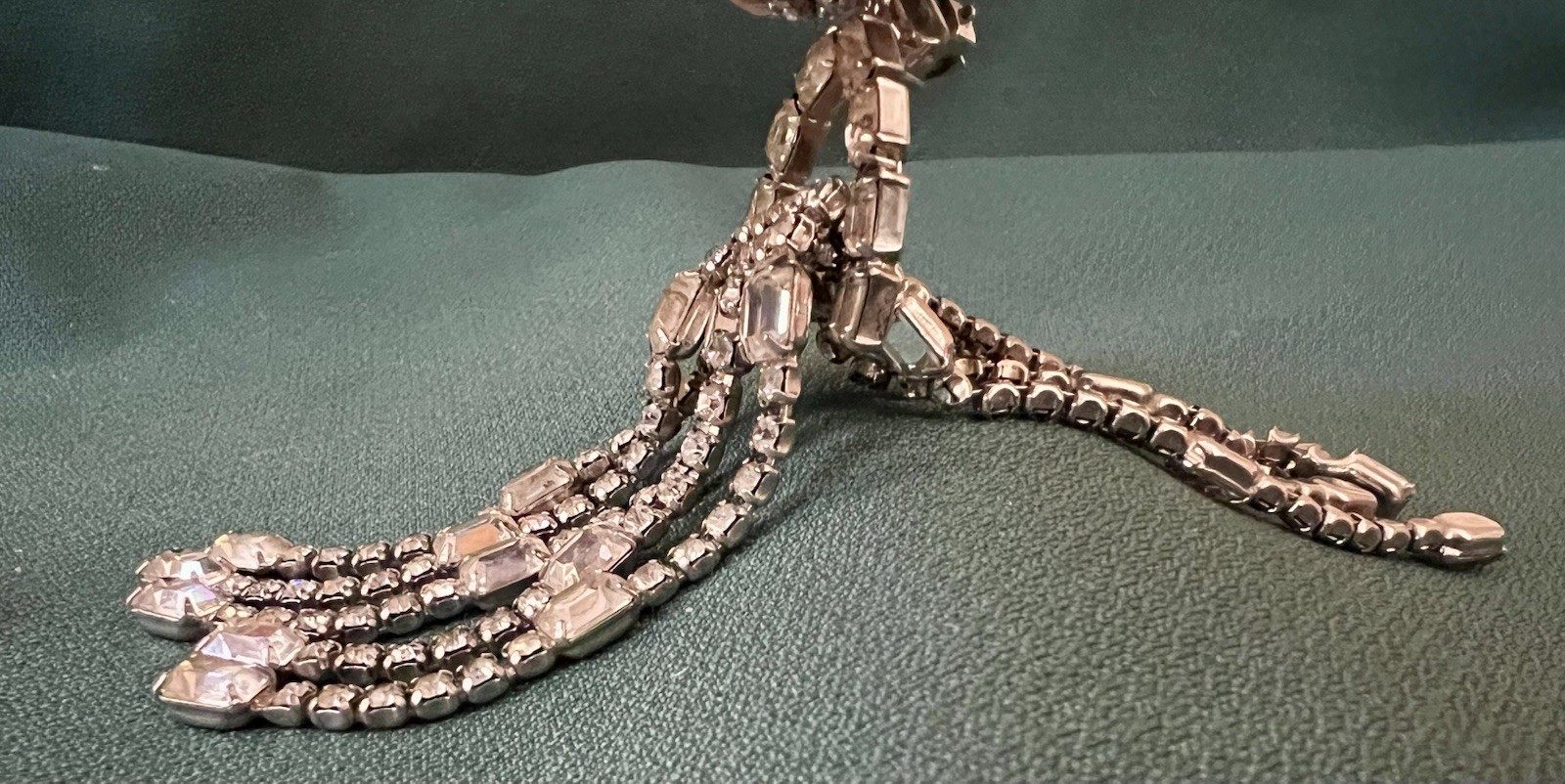 OUTSTANDING DRAMATIC VINTAGE RHINESTONE CLIP ON C… - image 4