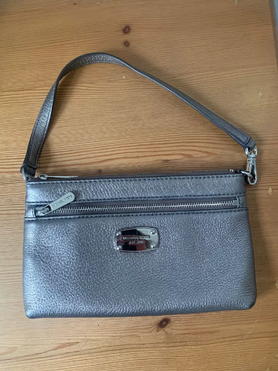 Michael kors hotsell silver clutch purse