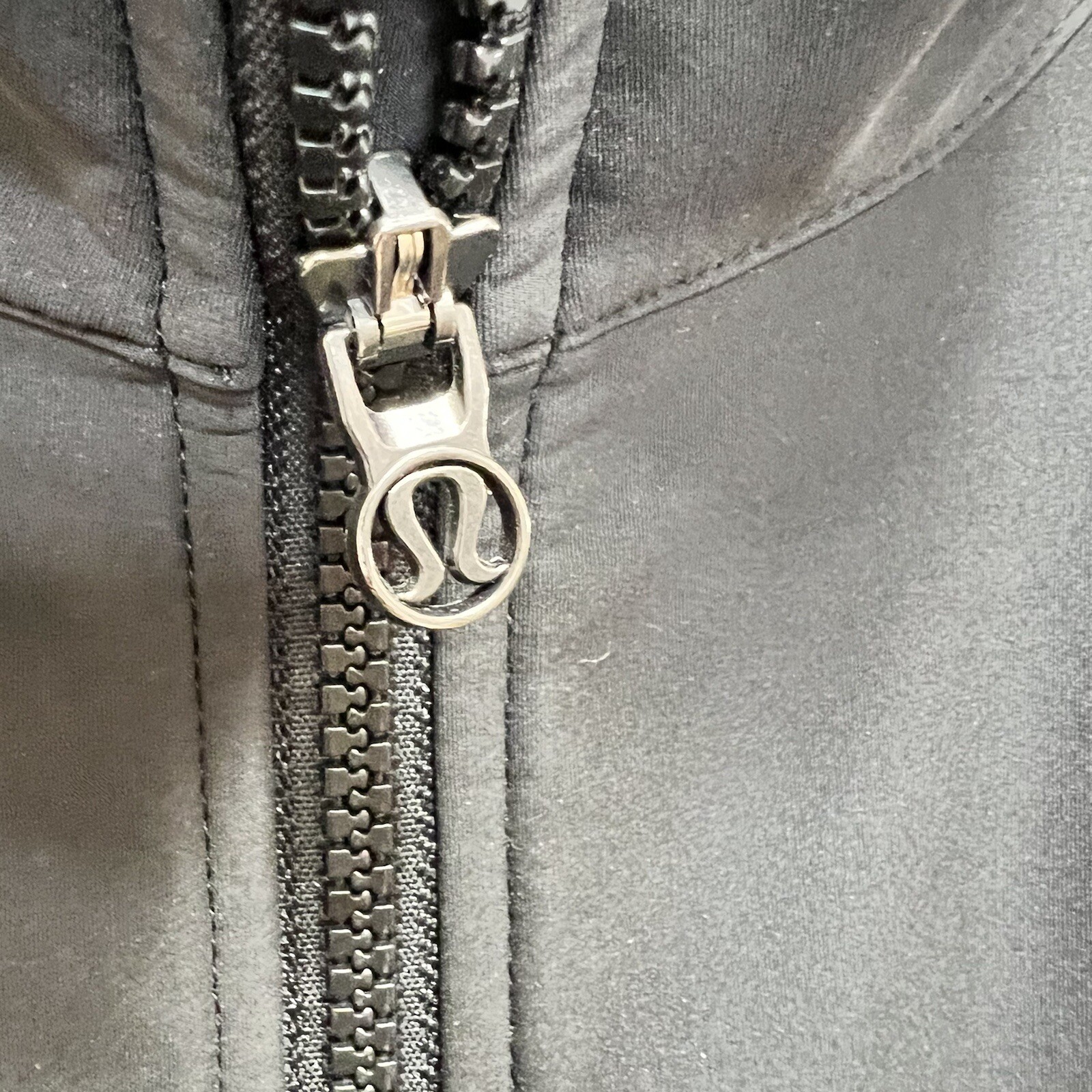 Lululemon Wind Runner Black Softshell Jacket Size… - image 9