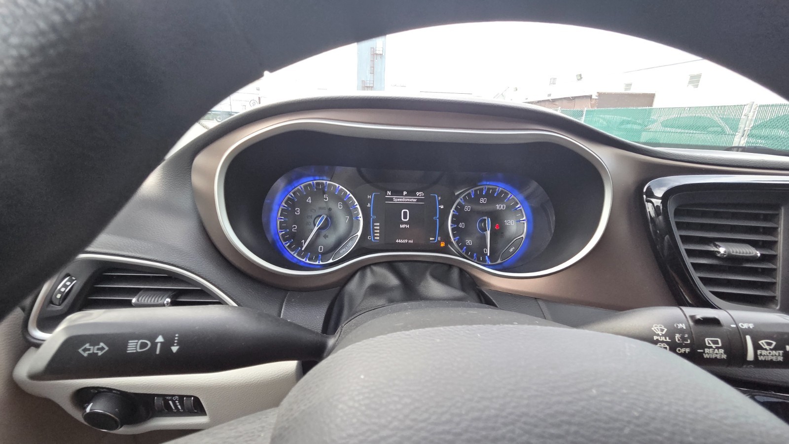 Chrysler Pacifica - Image 25