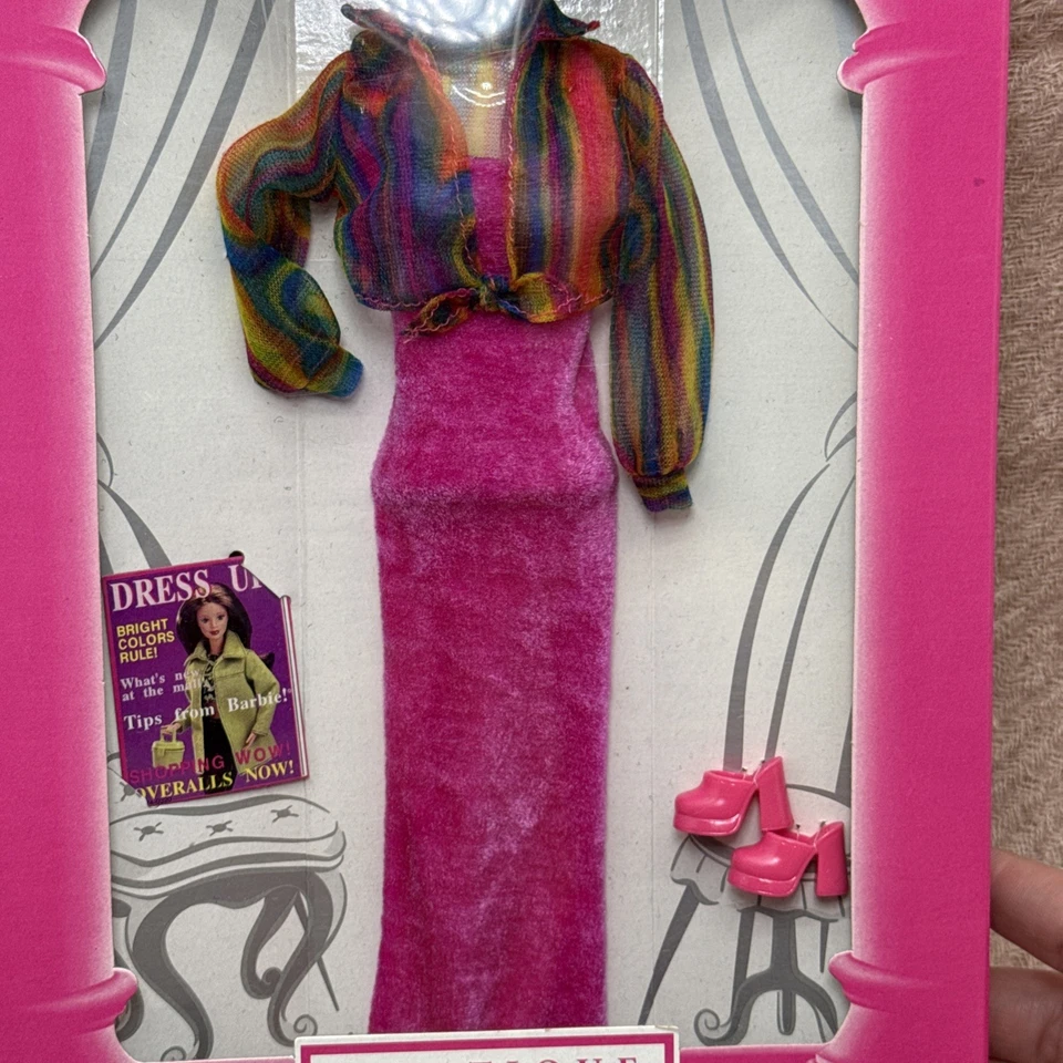 Barbie Fashion Avenue Boutique #18126 Vestido de Terciopelo Rosa y Top Transparente Foto 4 de 4