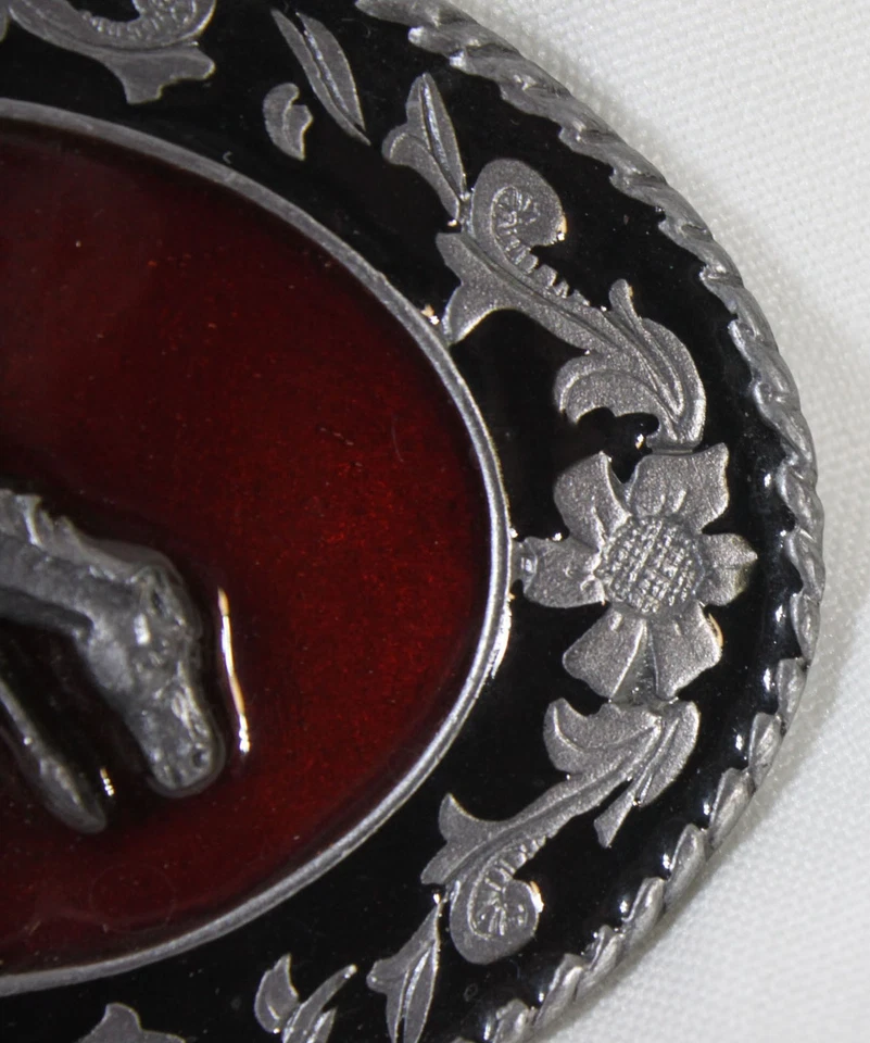 Fivela de cinto vintage Siskiyou Big Western End Trail índio americano esmaltado vermelho 1985 - Imagem 4 de 4