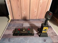 LOUIS MARX AUTOMATIC RAILROAD TRAIN SIGNAL BLOCK W CONTROL PANEL