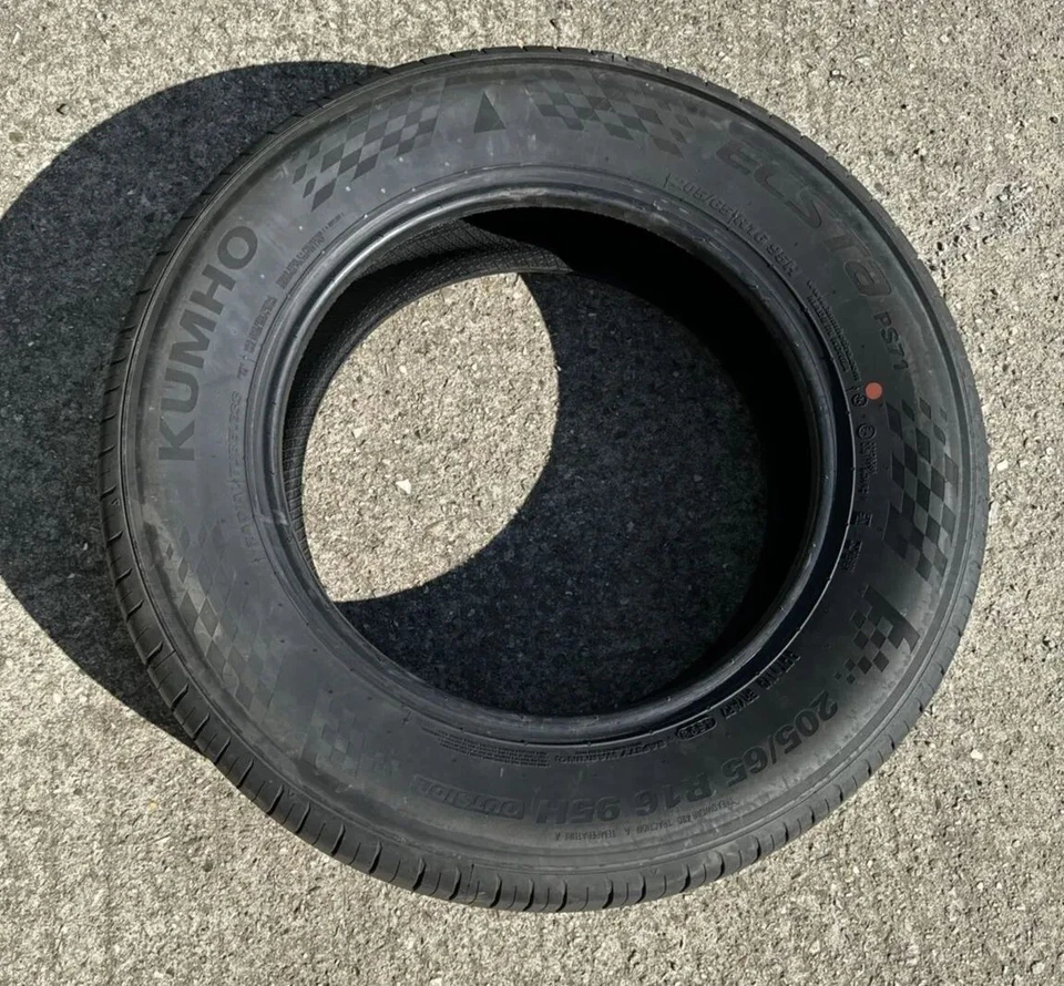 205/65 R 16  95H KUMHO Sommerreifen  ECSTA PS71 DOT 45/23  DEMO - Bild 2 von 4
