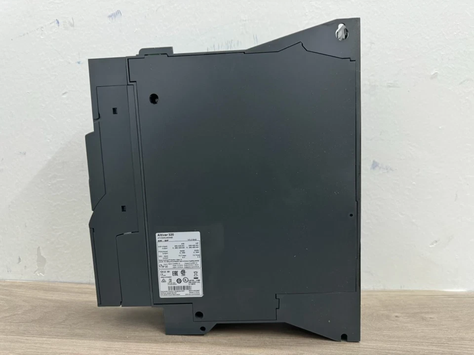 1PC Schneider ATV320U40N4B Inverter New In Box Fast Shipping - Image 4 of 4