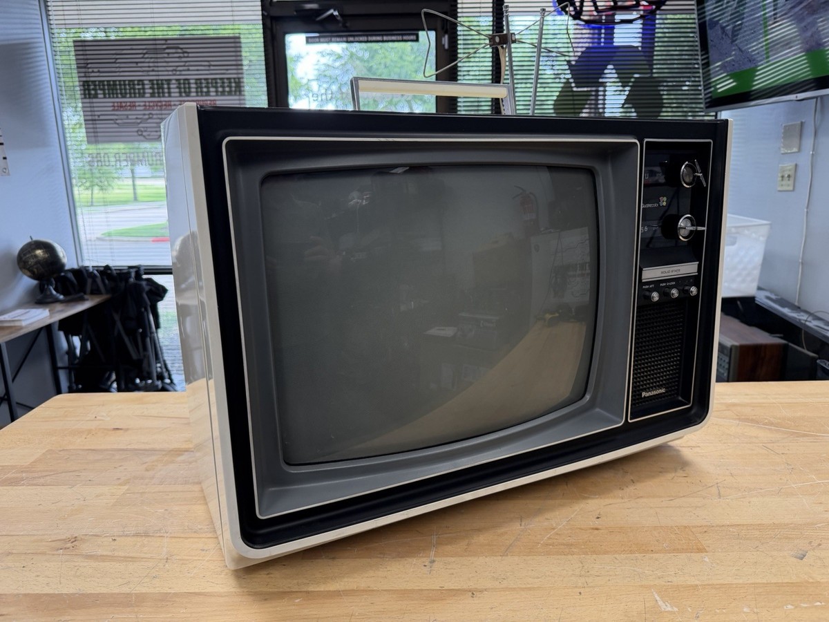 Vintage Panasonic Color TV CT-910 RARE Retro Gaming UHF VHF