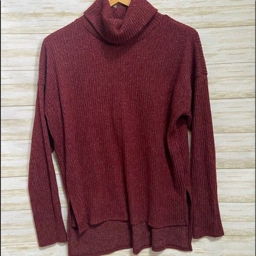 FOREVER 21 Red Turtleneck Sweater Women 
