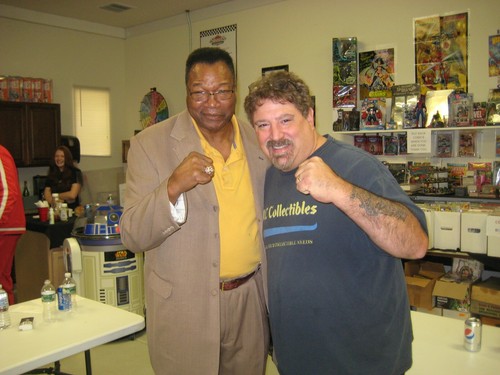 LARRY HOLMES 1 OF THE GREATEST HEAVY WEIGHT CHAMPS AUTOGRAPH INSCRIBED GLOVE COA - Picture 4 of 4