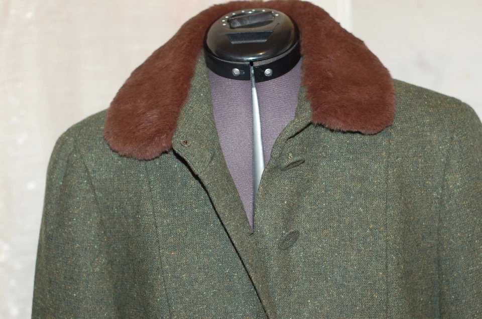 Chaqueta Blumarine Mujer Talla 8/42 Verde Lana Blazer Elastizada Cuello Piel Botones Foto 3 de 4