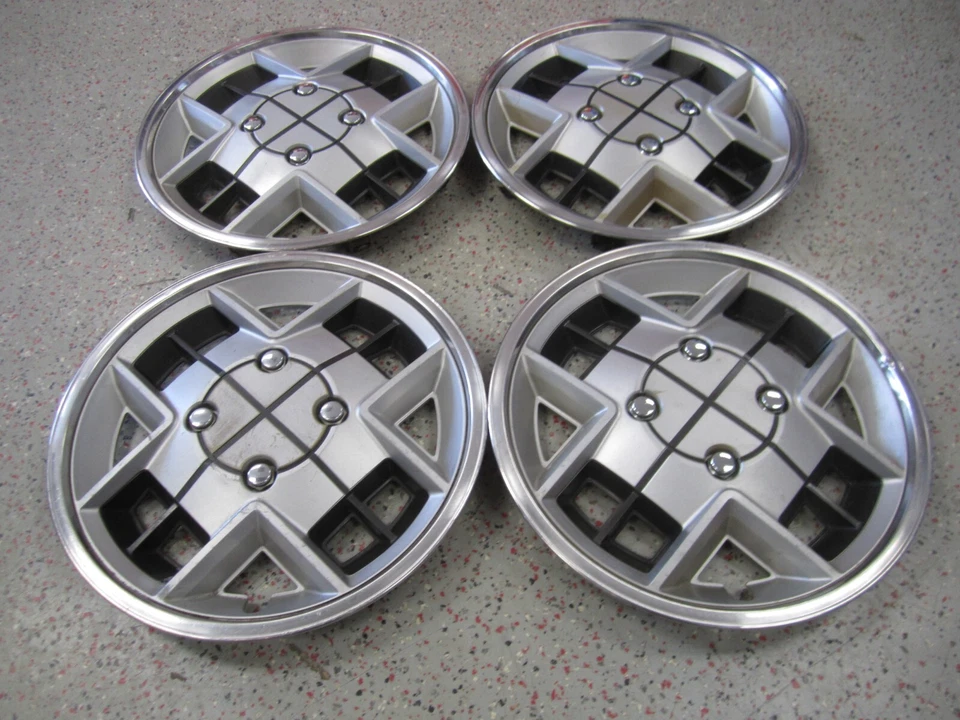 1979-1981 Toyota SUPRA 14» OEM крышки колес 715745-011 61042 - набор/4 - Изображение 2 из 4