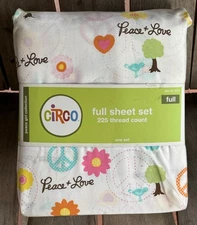 Circo Peace Girl Full Size Sheet Set   Hearts Love Sign Birds    (Cotton Blend)