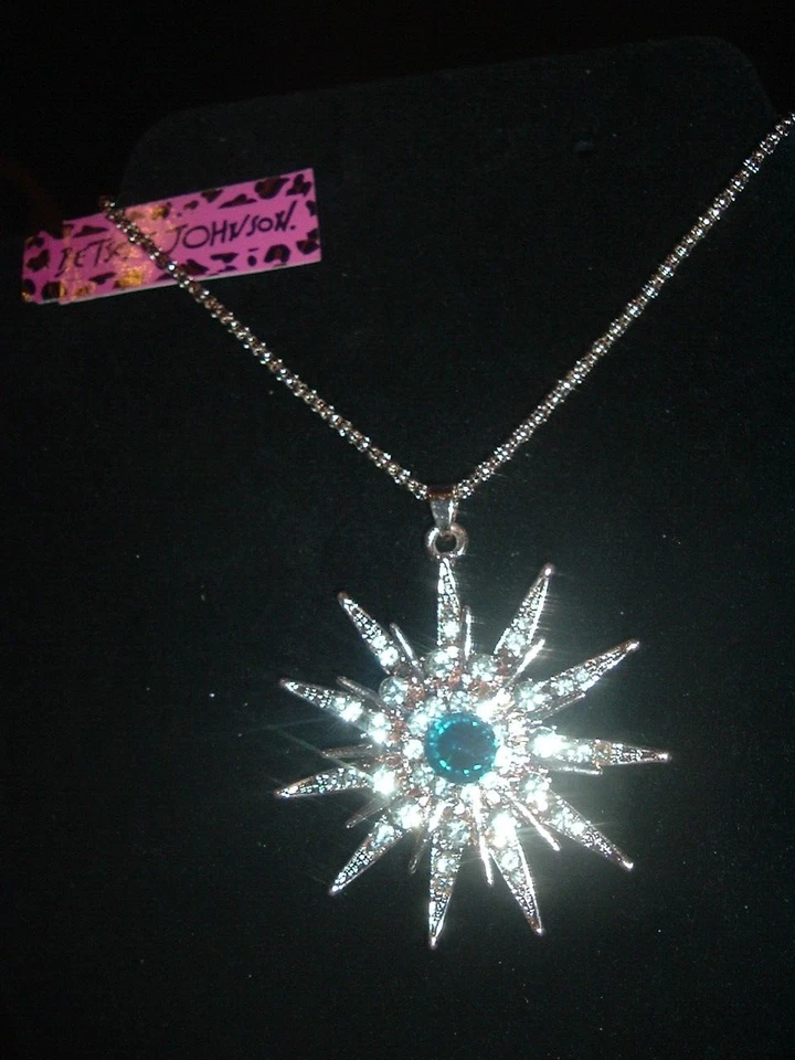 Colar pingente Betsey Johnson transparente azul cristal SUN BURST SPRAY RAIOS NOVO COM ETIQUETAS - Imagem 3 de 4