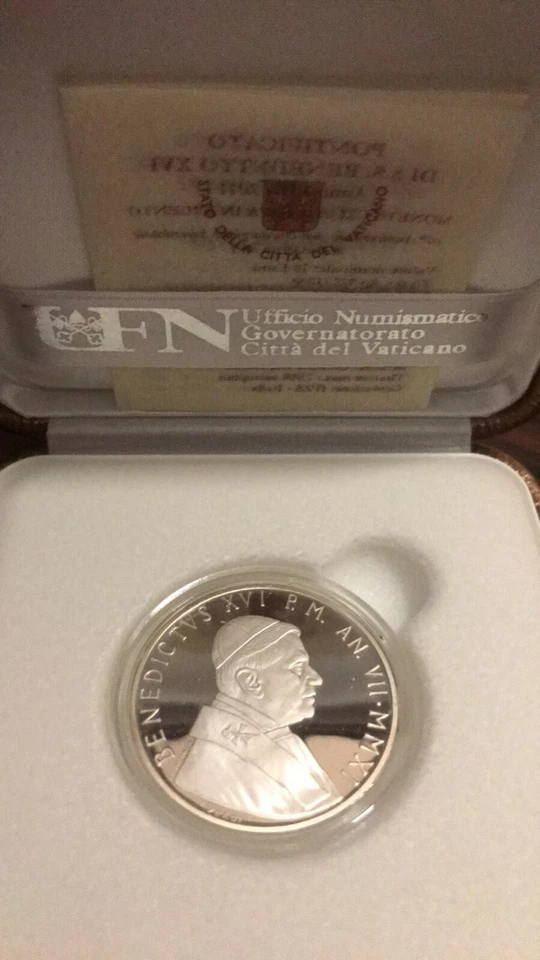 VATICAN 10 EURO 2011 SILVER PROOF COIN POPE BENEDICT XVI UNCIRCULATED IN CASE - Image 2 of 3