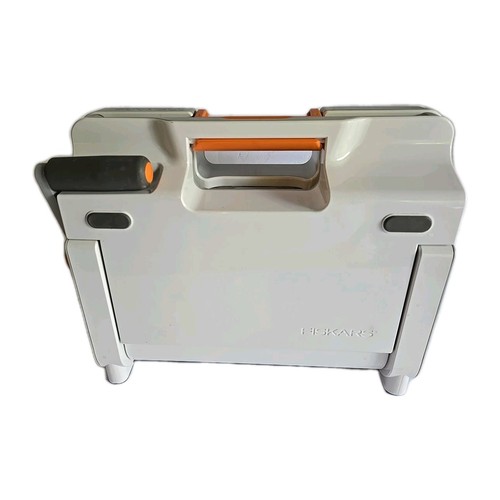Fiskars Fuse Creativity System Letter Press Die Cut Machine Only - Picture 4 of 4