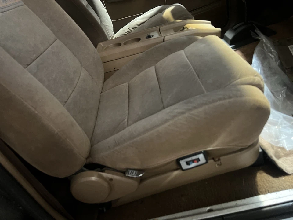 1987-1988 Ford Bronco II XLT Front & Back Seat OEM USED SOLD AS IS — 第 4/4 张图片