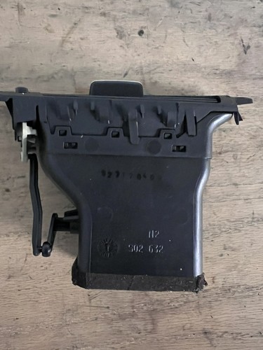 06-11 BMW M3 335i 330i 328i E90 E92 E93 Right Dash Trim Panel Vent 64229130460 - Picture 6 of 15