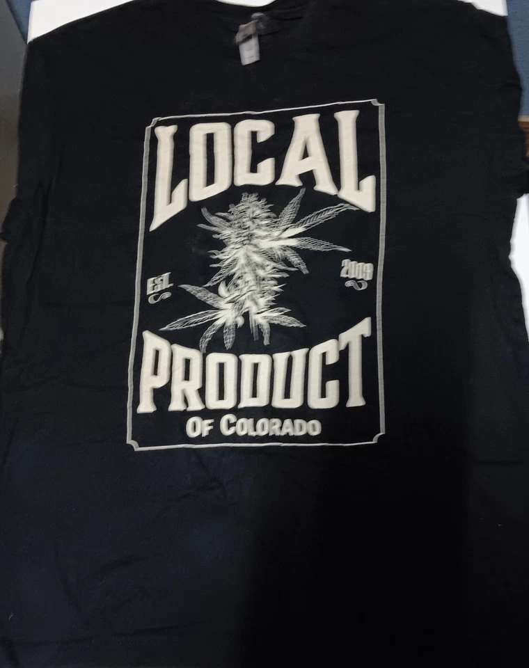 Camiseta Cannabis Estampada Grande Negra Producto Local de Colorado Para Hombre Coleccionable Foto 2 de 2