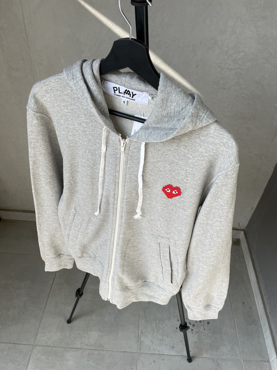 COMME DES GARCONS PLAY x Invader Pixel Heart Embroidered Gray Full