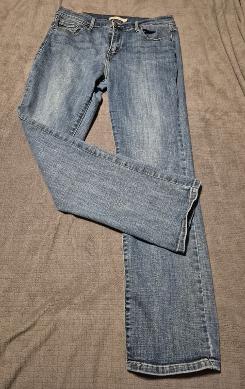 Levi Women's 505 Straight Leg Jeans - Sz 31