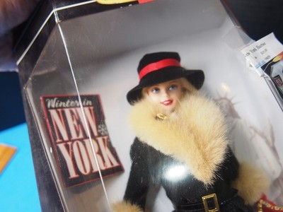 Barbie WINTER IN NEW YORK New Un-Boxed Fashion CITY SEASON SERIES 1997
