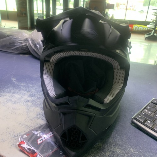 Castle 35-1986 Mode MX Solid Helmet - Picture 3 of 3