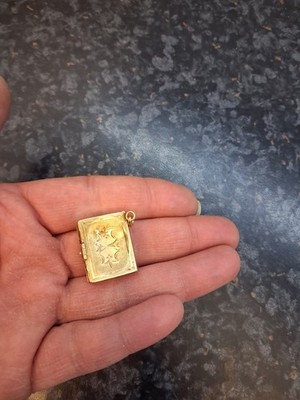 Medallion Goldfarben Graviert 1878 Für 4 Bilder