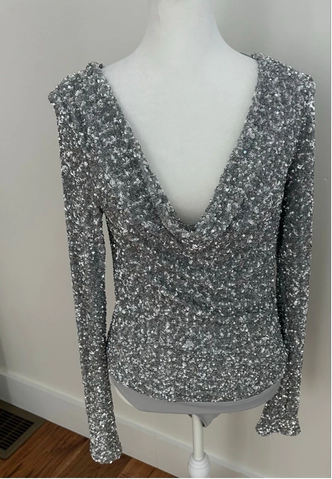 女式 Zara 银色亮片圆领紧身衣 S 码 — 第 4/4 张图片
