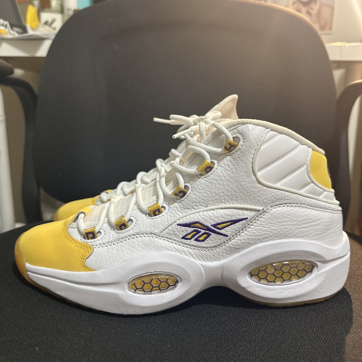 question mid yellow toe